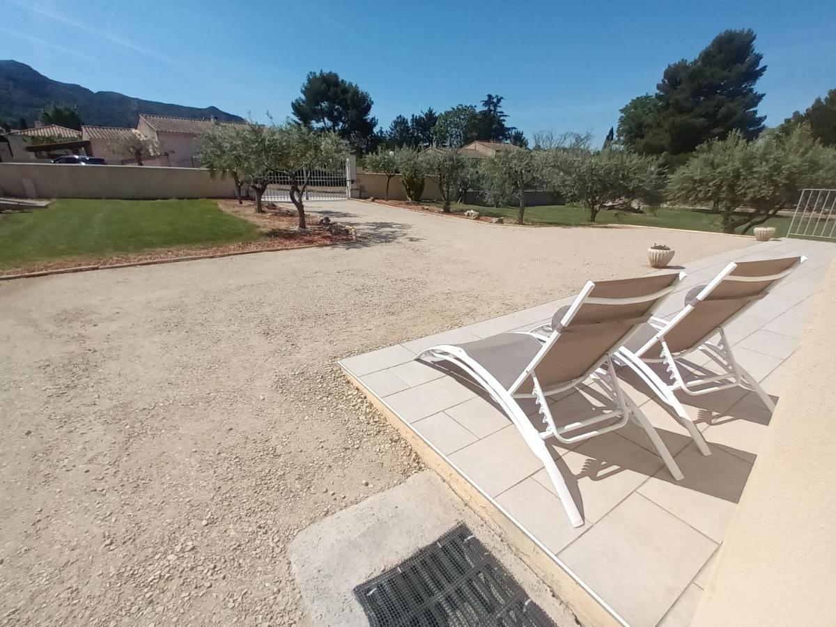 Вілла Le Jardin Des Tourterelles Robion en Luberon Екстер'єр фото