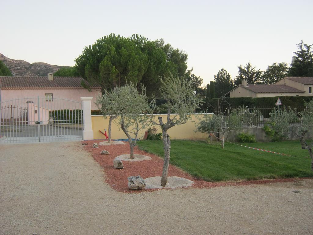 Вілла Le Jardin Des Tourterelles Robion en Luberon Екстер'єр фото