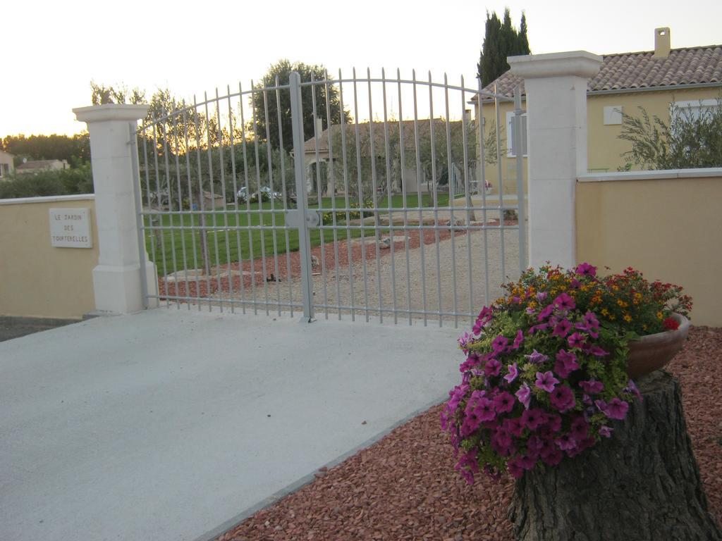 Вілла Le Jardin Des Tourterelles Robion en Luberon Екстер'єр фото